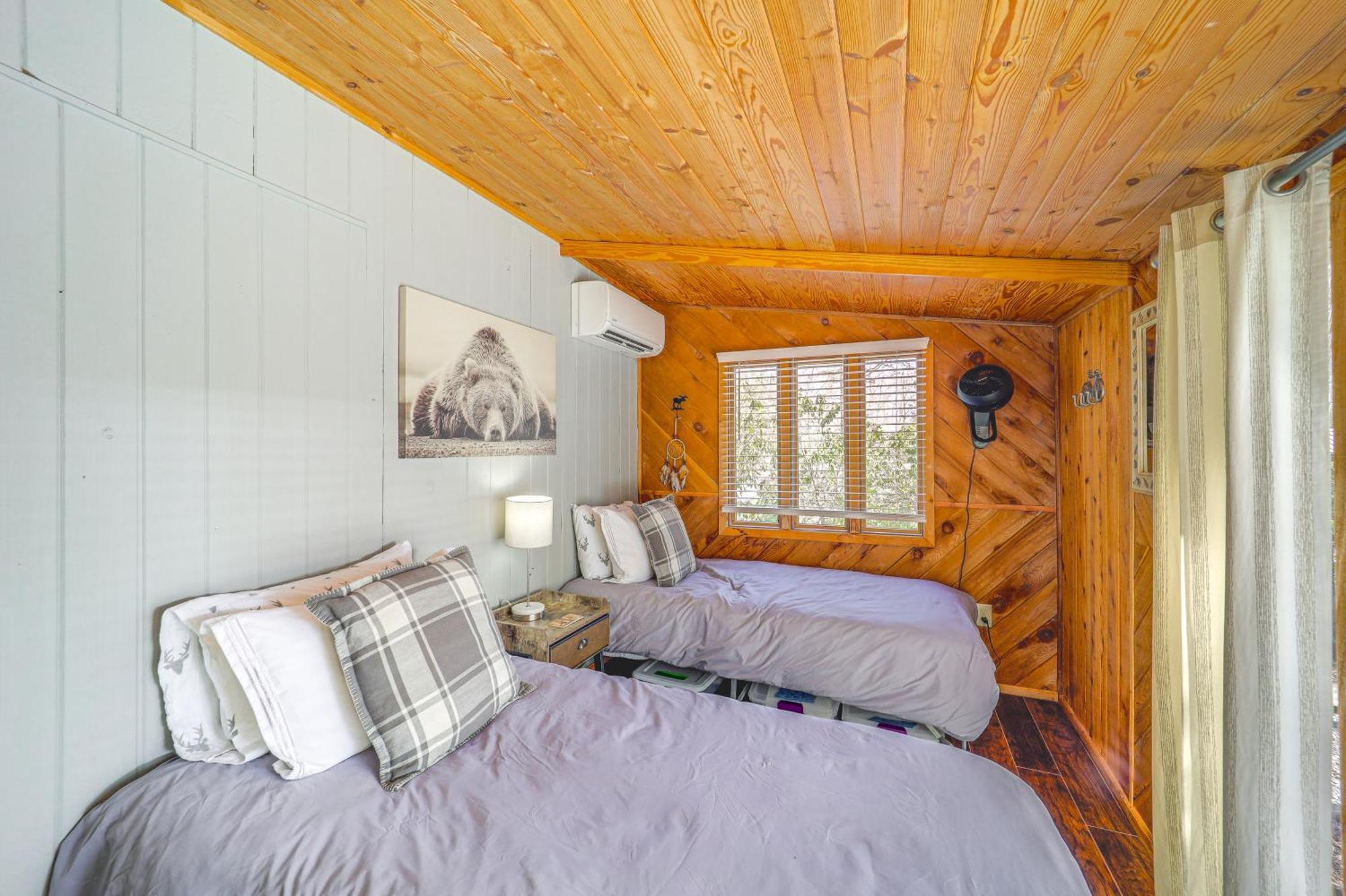 Rustic Newland Cabin With Deck By Lake And Trails! Exteriör bild